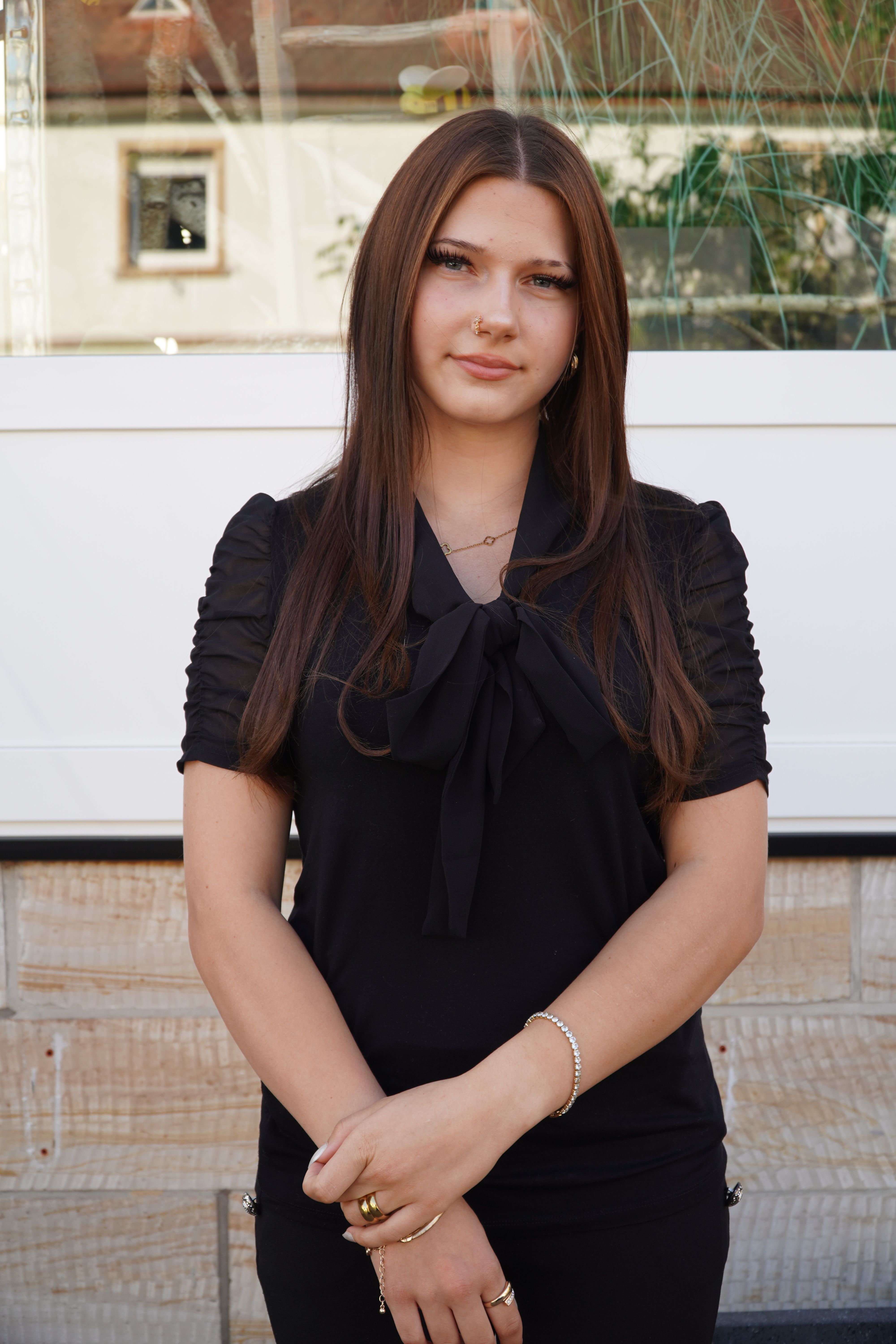 Jolina, Auszubildende bei KreHAARtiv Hambach